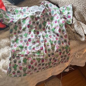 Women’s scrub top- medium